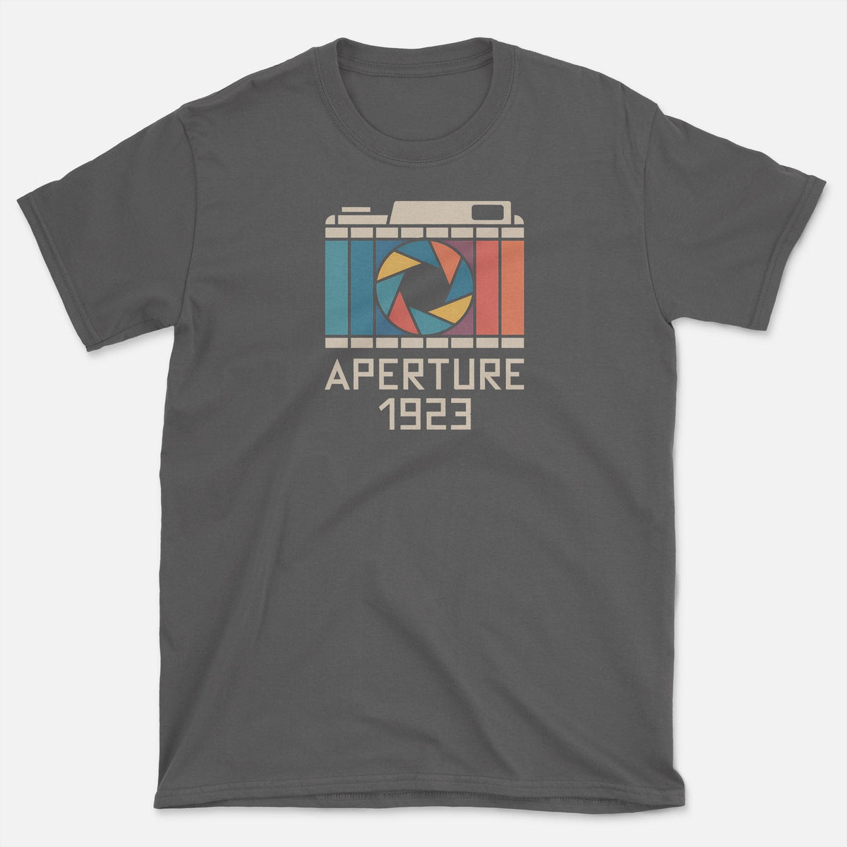 T-Shirt With Retro Aperture 1923 Camera Graphic