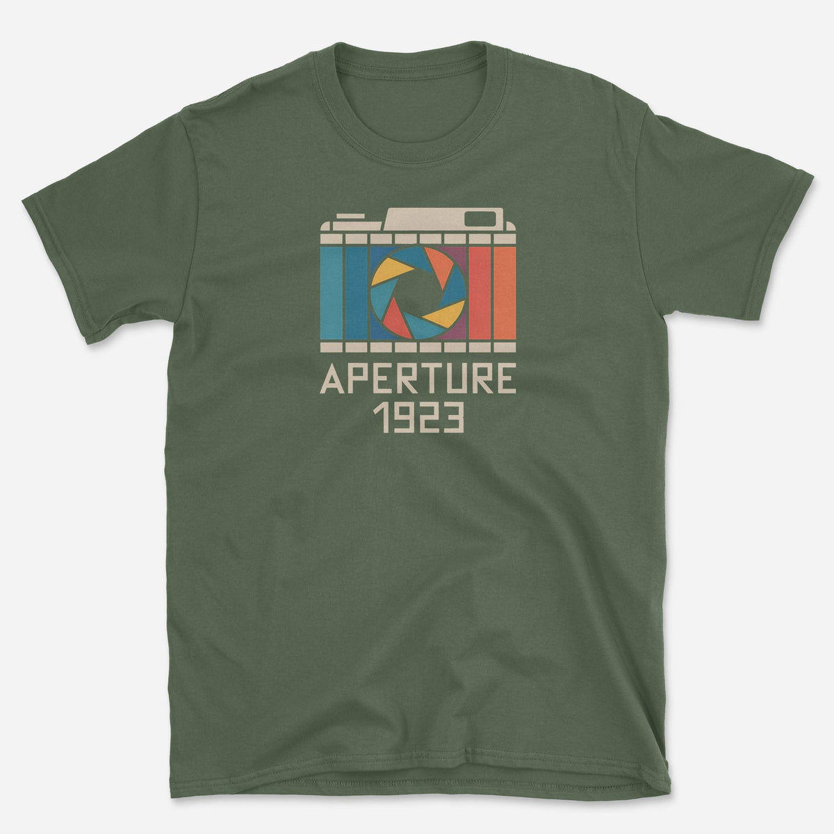 T-Shirt With Retro Aperture 1923 Camera Graphic