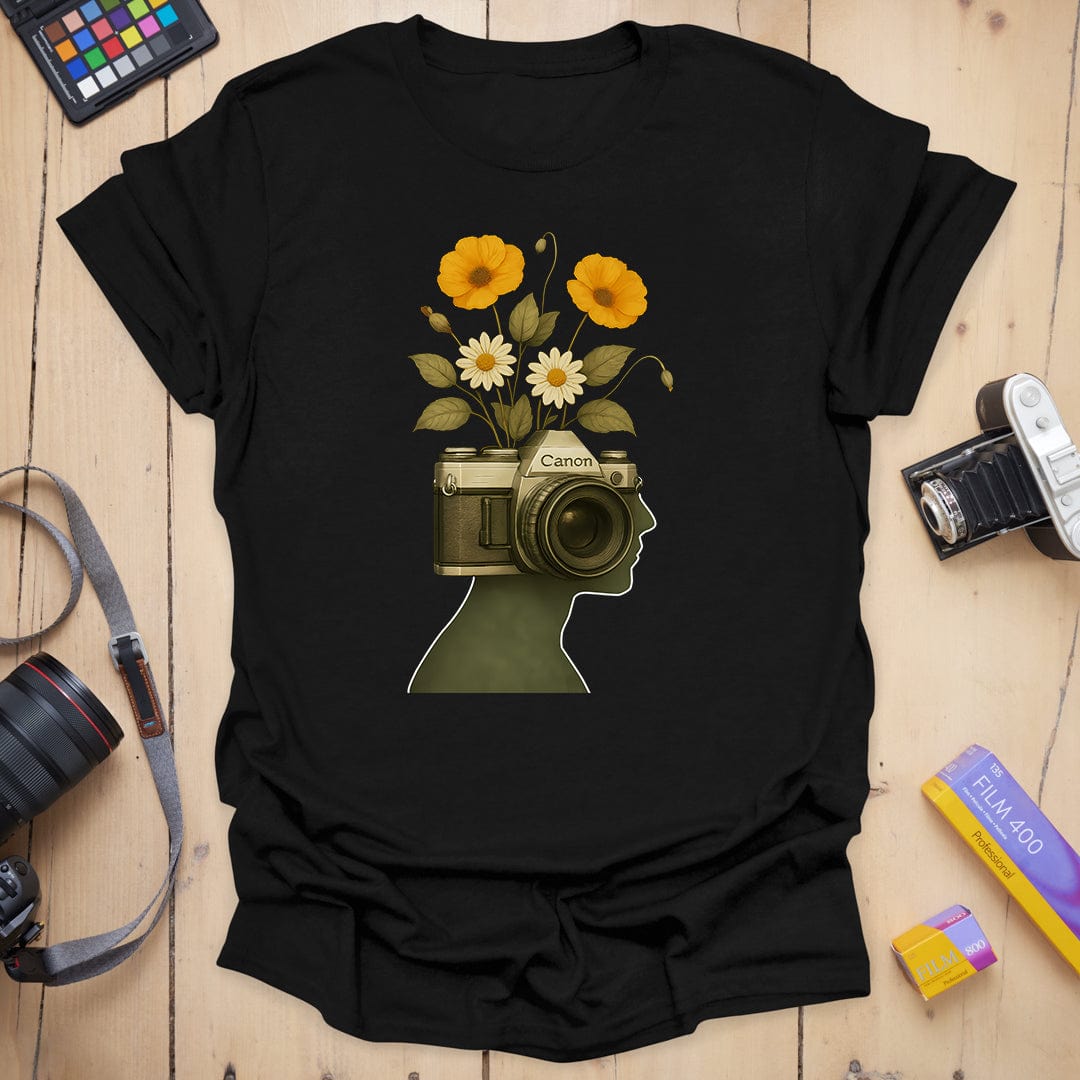 T-Shirt With Abstract Vintage Camera Art