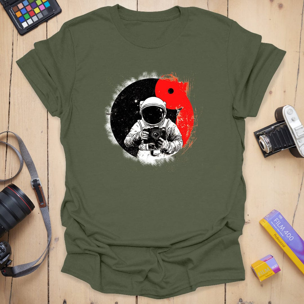 T-Shirt With Astronaut Photographer Graphic