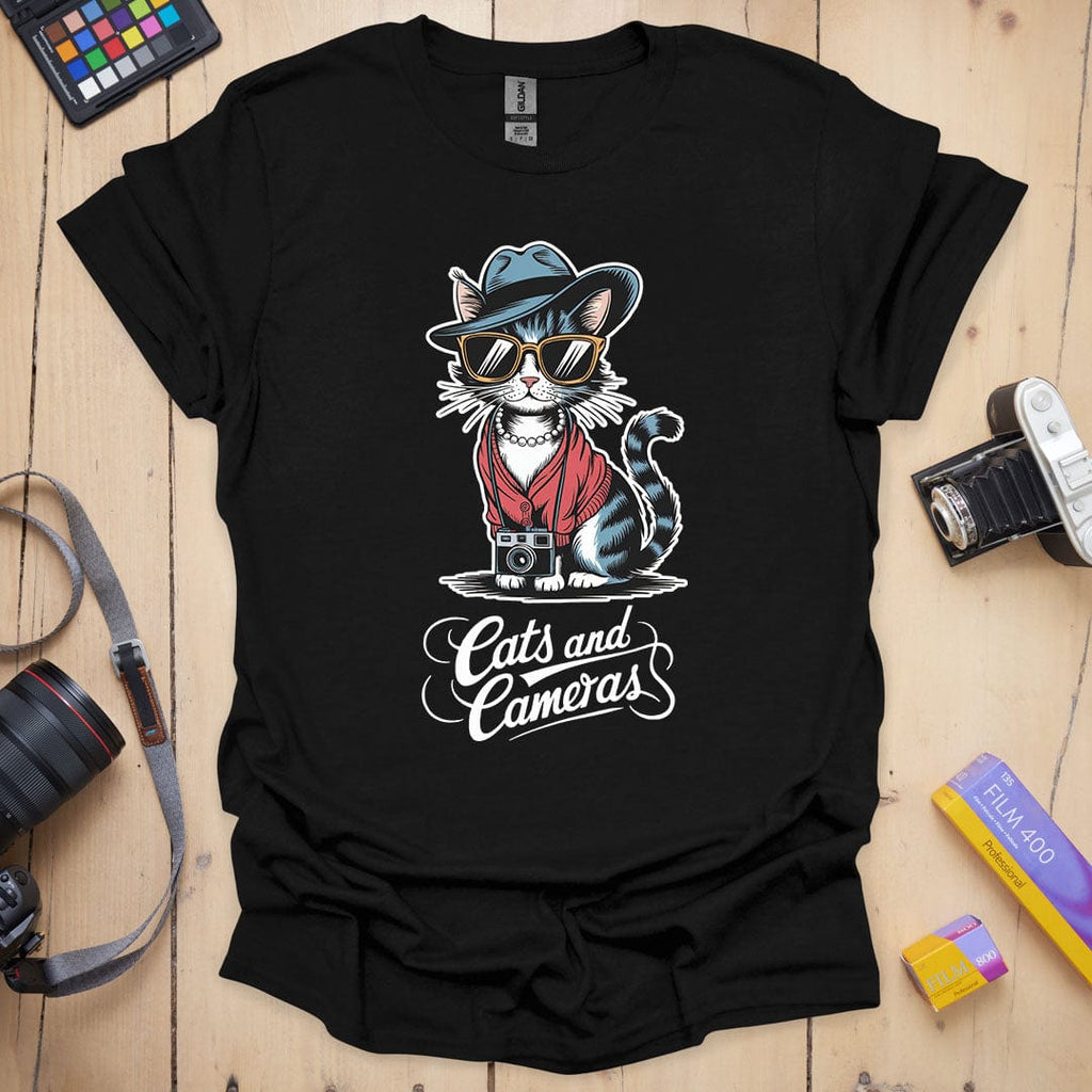 T-Shirt With Cats and Cameras Graphic