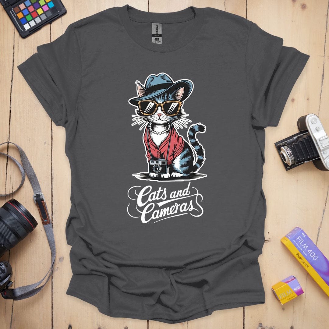 T-Shirt With Cats and Cameras Graphic