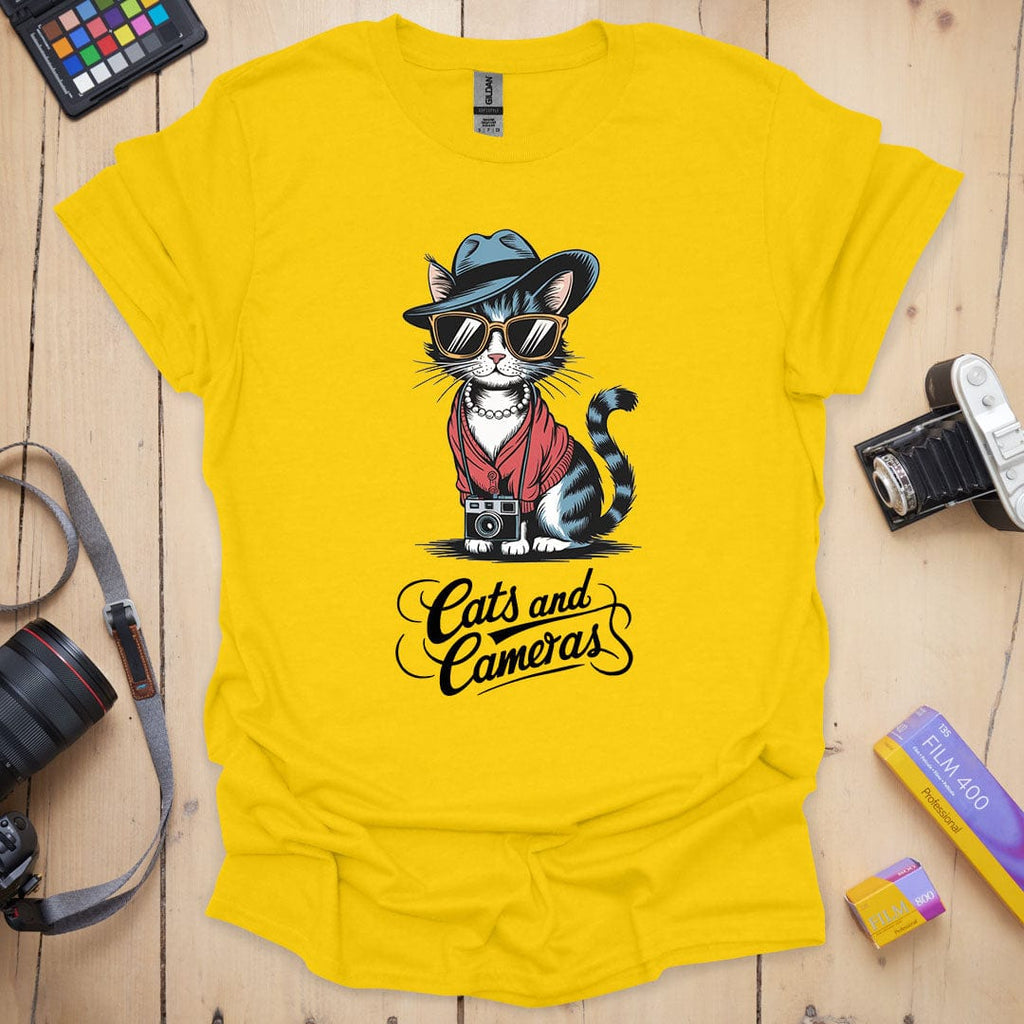 T-Shirt With Cats and Cameras Graphic