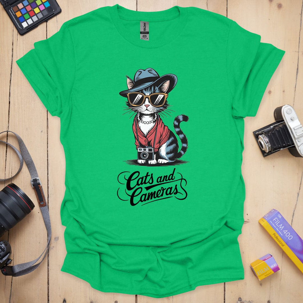 T-Shirt With Cats and Cameras Graphic