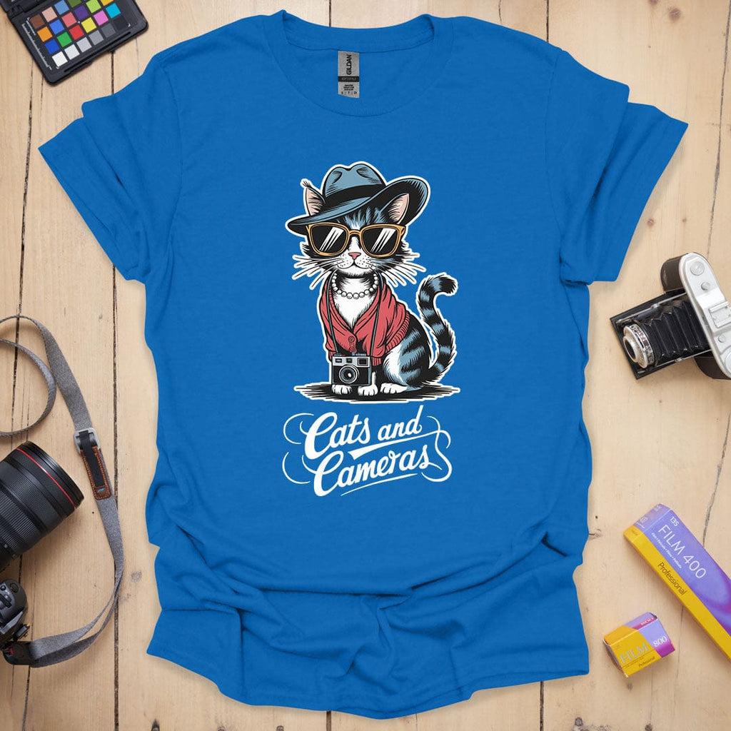 T-Shirt With Cats and Cameras Graphic