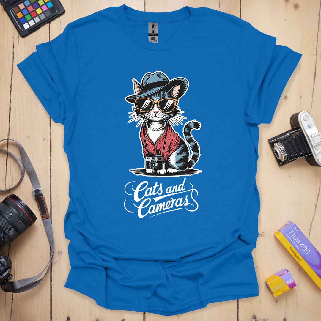 T-Shirt With Cats and Cameras Graphic