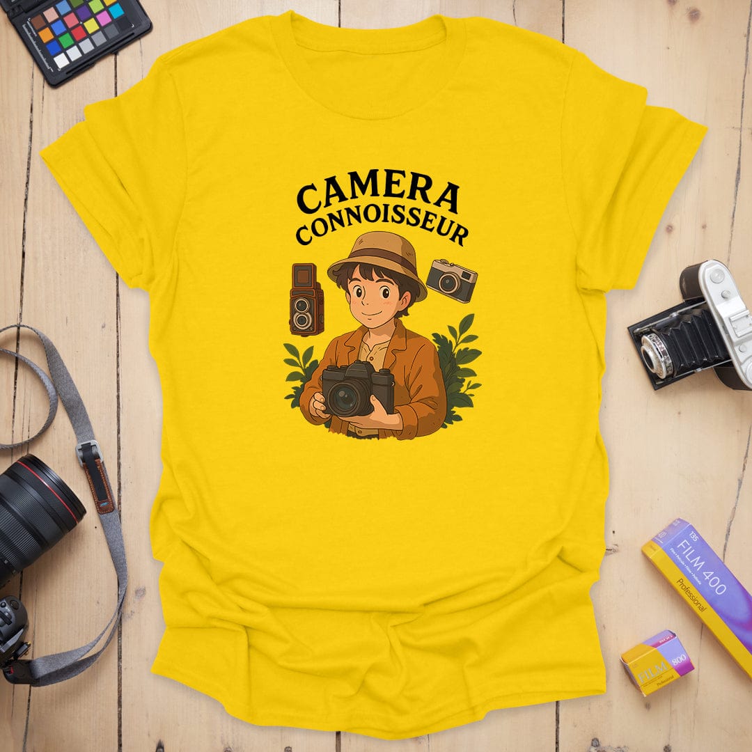 T-Shirt With Vintage Camera Art for Photography Lovers