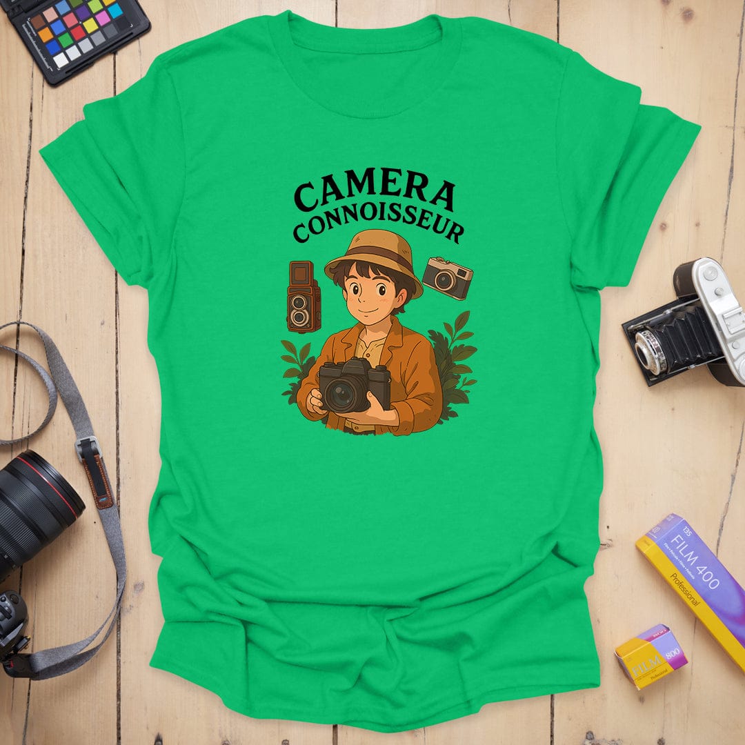 T-Shirt With Vintage Camera Art for Photography Lovers