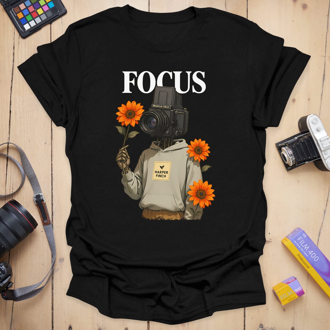 T-Shirt With Vintage Camera and Sunflower Graphic