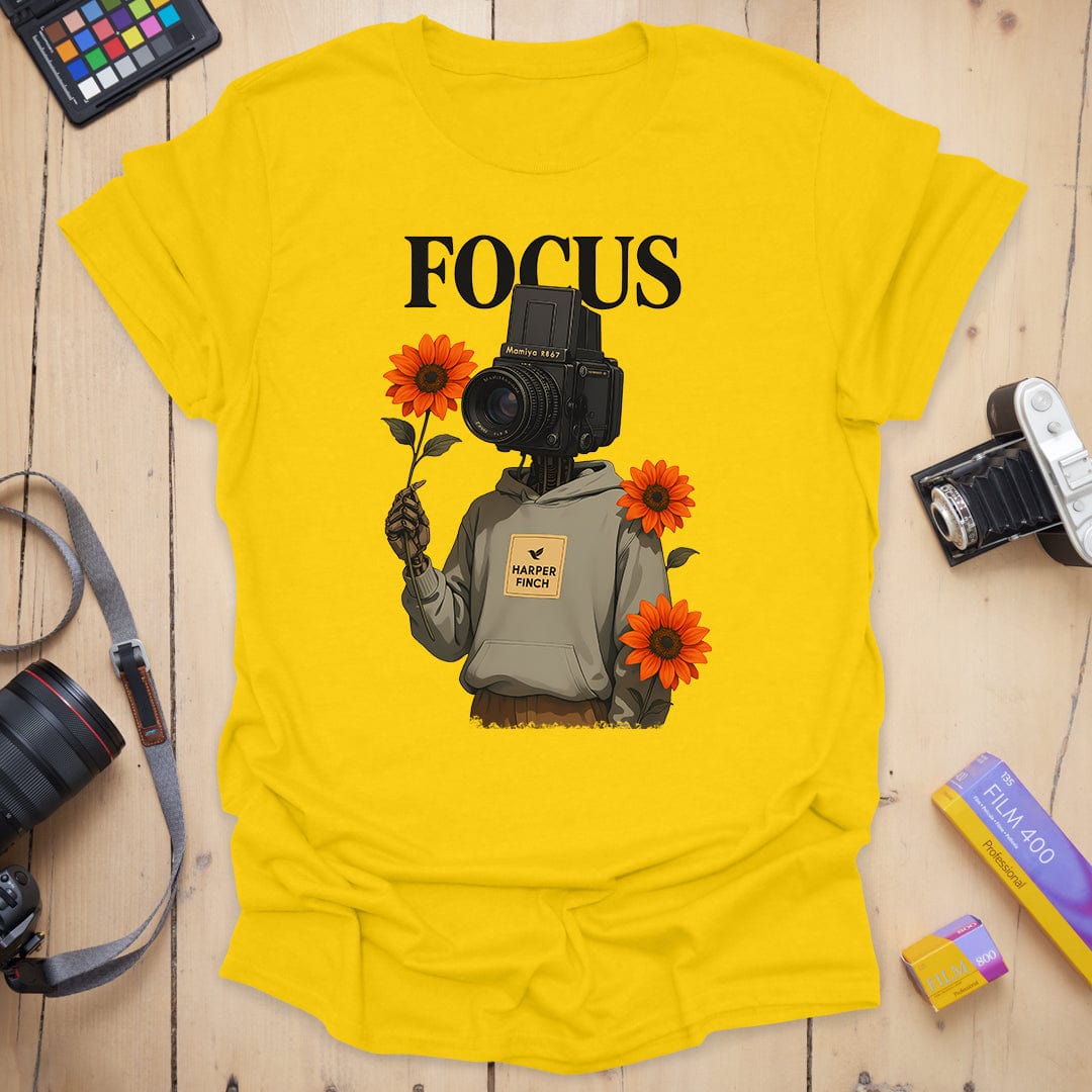 T-Shirt With Vintage Camera and Sunflower Graphic
