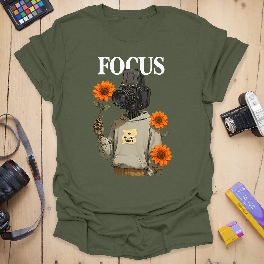 T-Shirt With Vintage Camera and Sunflower Graphic