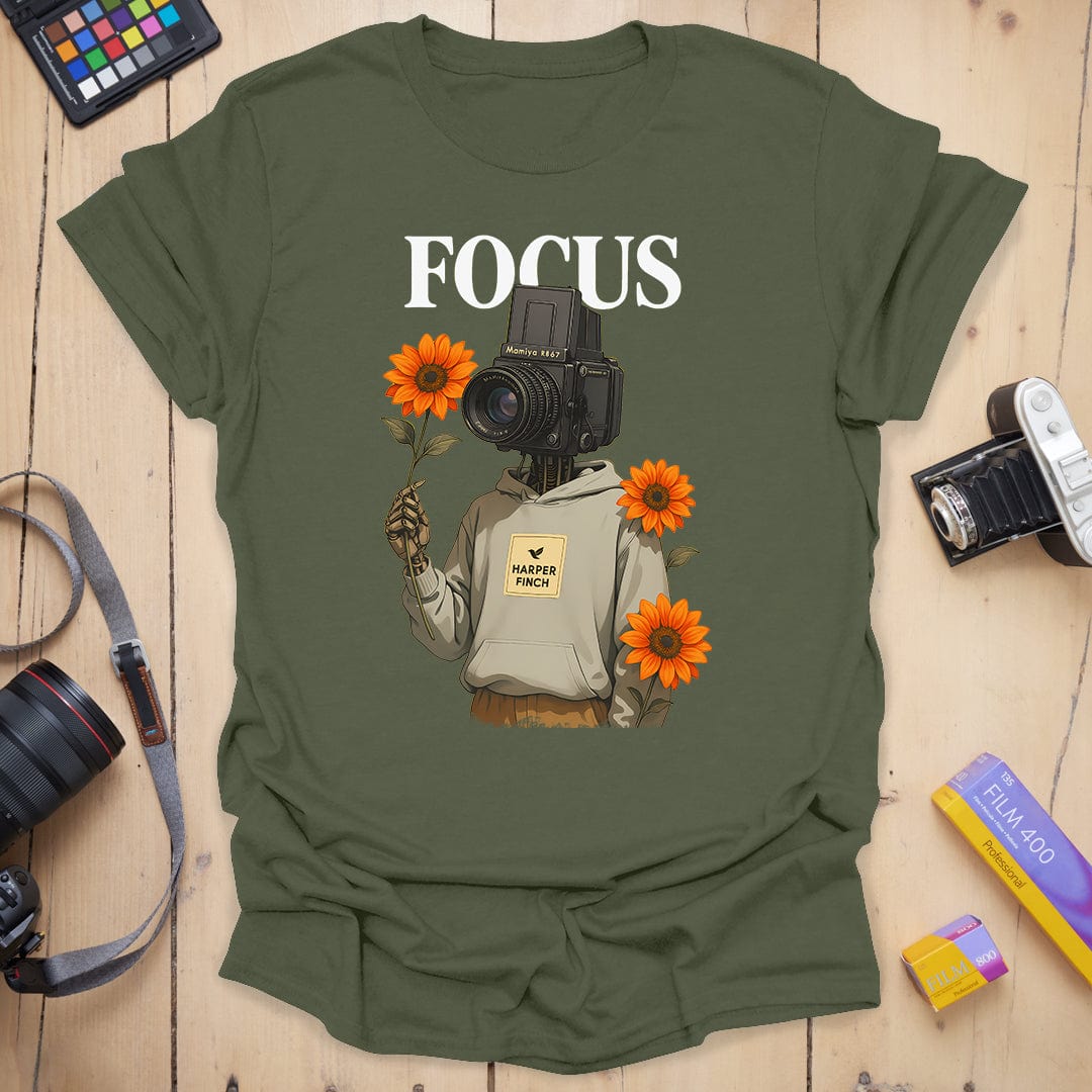 T-Shirt With Vintage Camera and Sunflower Graphic