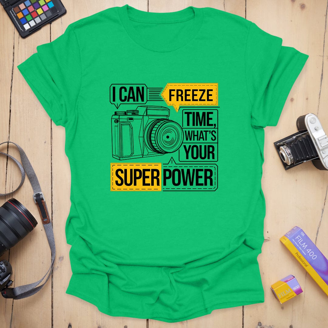 T-Shirt With Vintage Camera Art for Photography Lovers