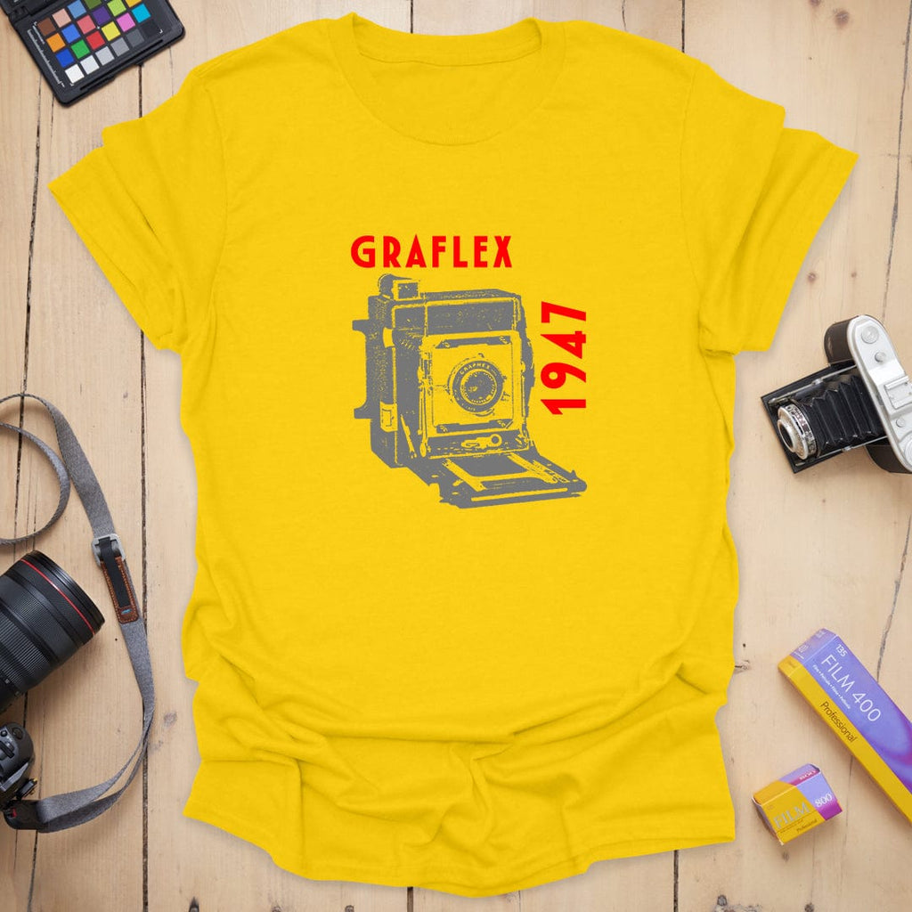 T-Shirt With Vintage Graflex Camera Illustration