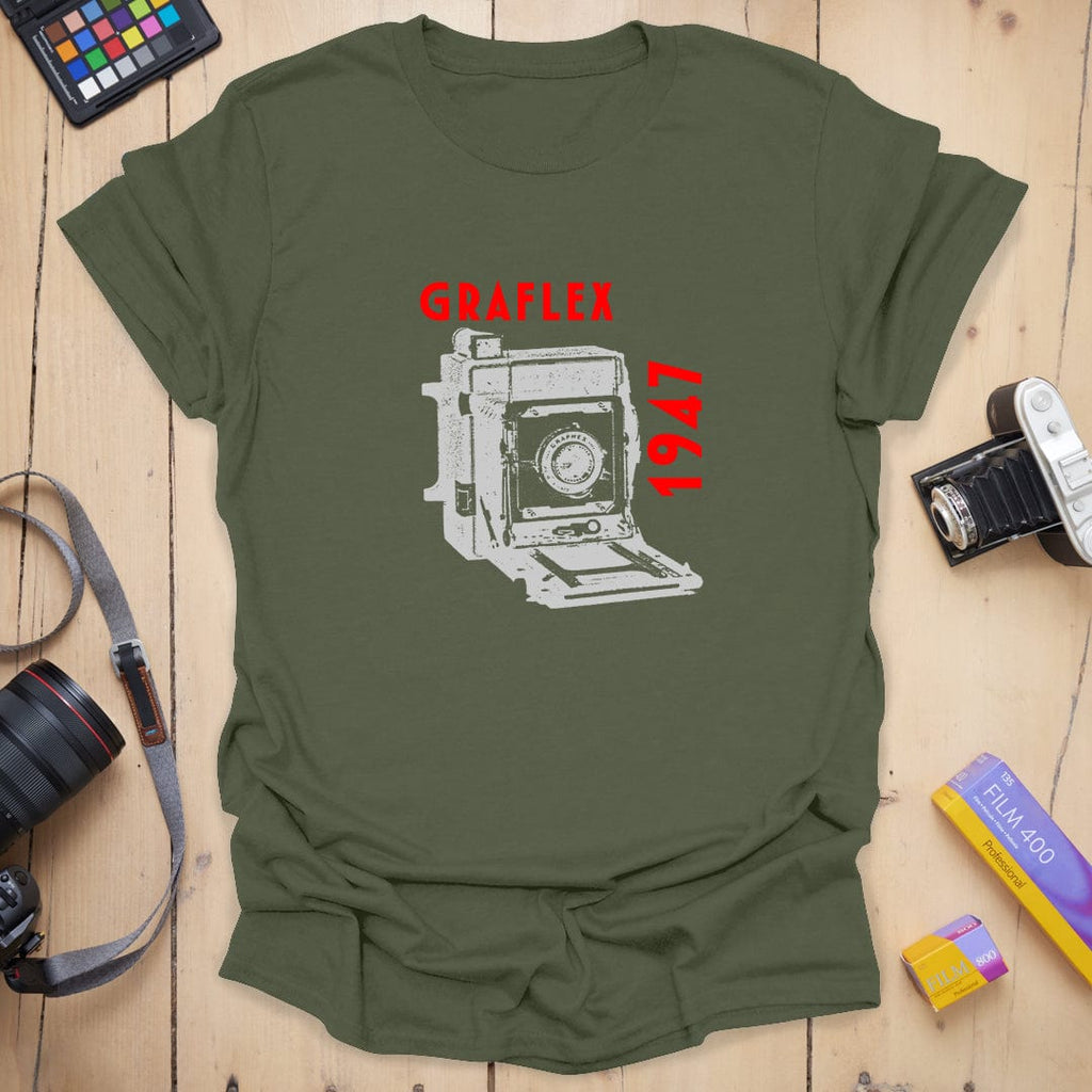 T-Shirt With Vintage Graflex Camera Illustration