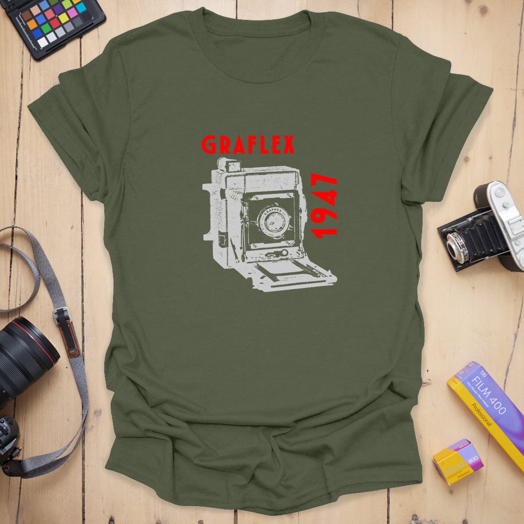 T-Shirt With Vintage Graflex Camera Illustration