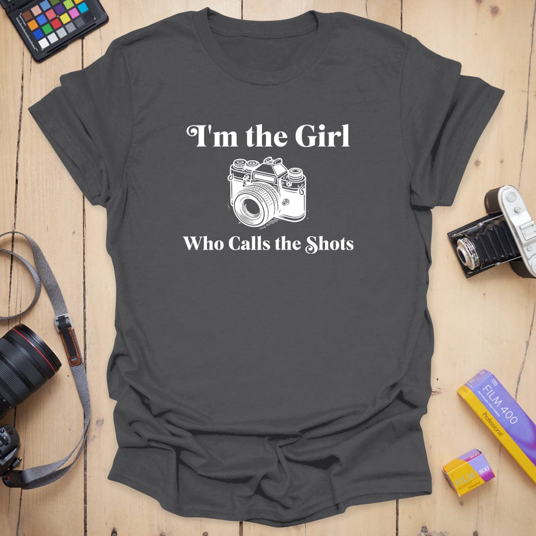 T-Shirt With Photographer Girl Who Calls the Shots Design