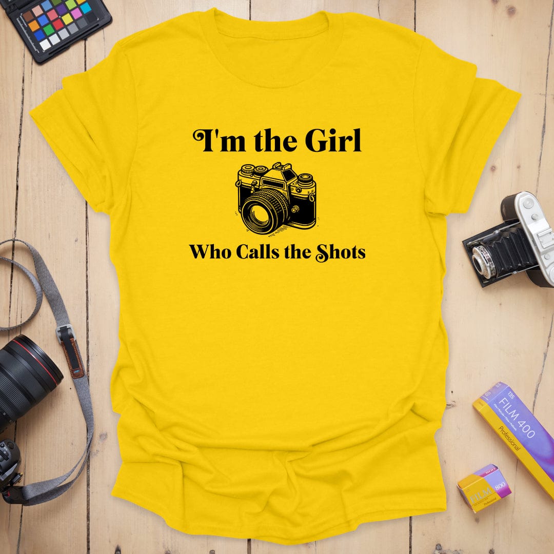 T-Shirt With Photographer Girl Who Calls the Shots Design