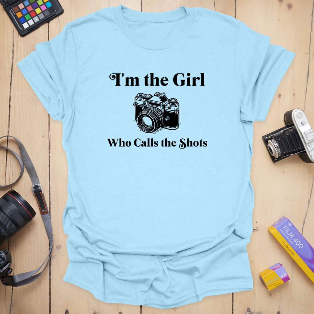T-Shirt With Photographer Girl Who Calls the Shots Design