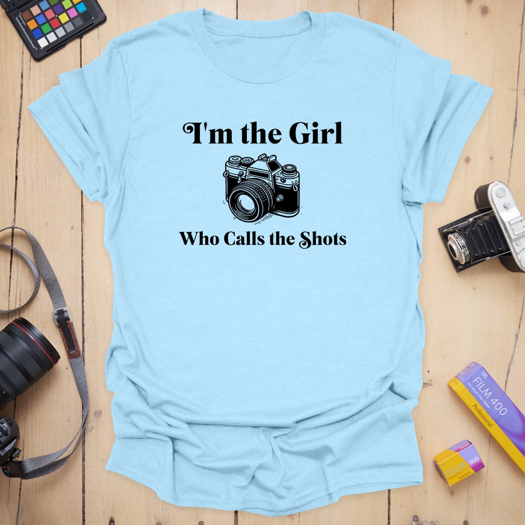 T-Shirt With Photographer Girl Who Calls the Shots Design