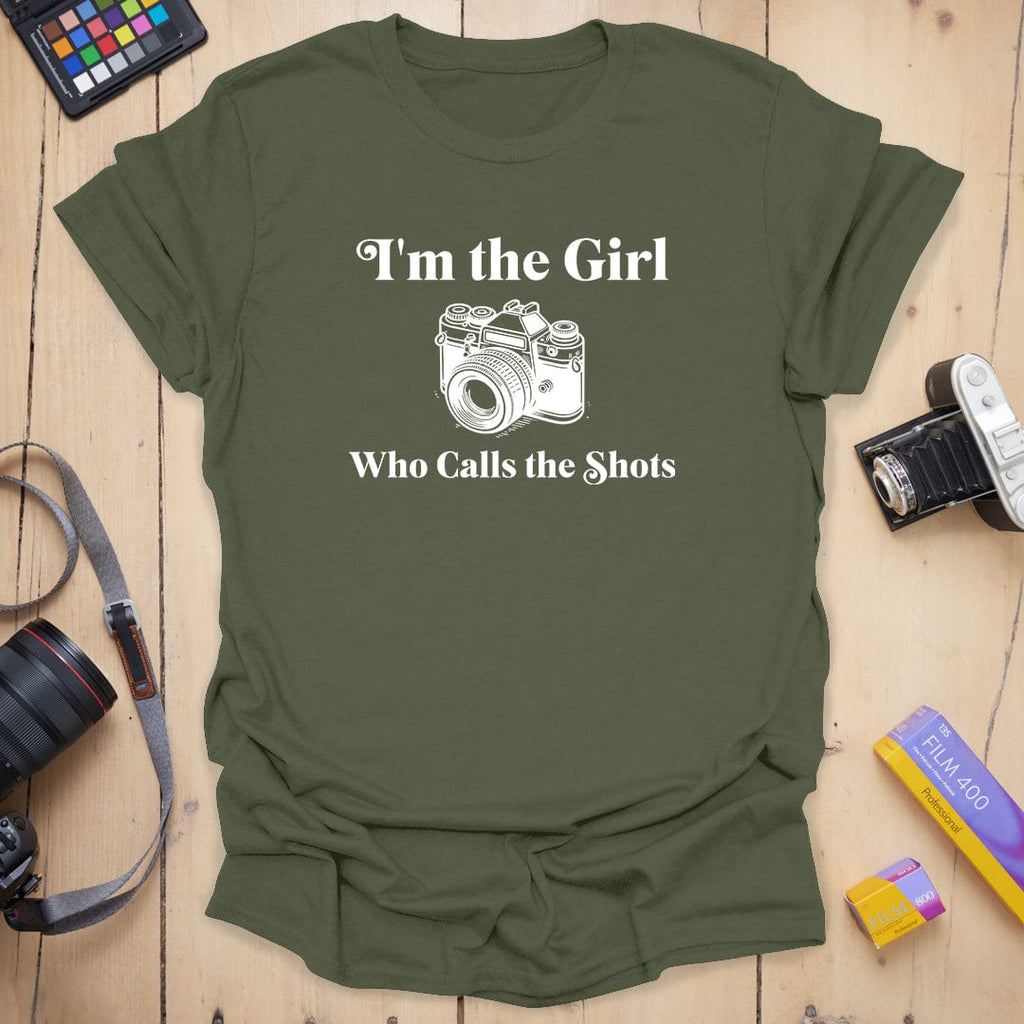 T-Shirt With Photographer Girl Who Calls the Shots Design