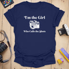 T-Shirt With Photographer Girl Who Calls the Shots Design