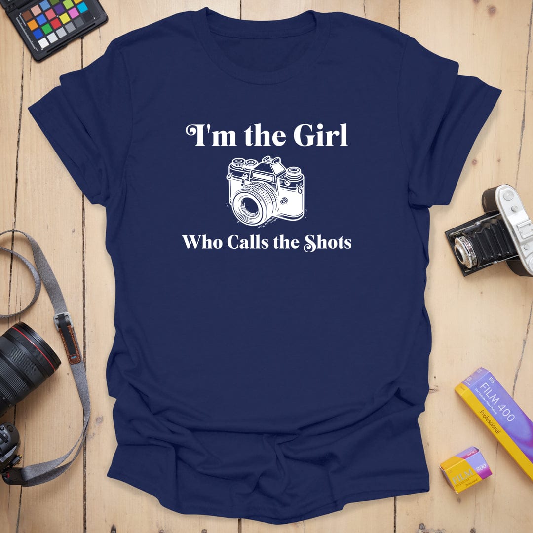 T-Shirt With Photographer Girl Who Calls the Shots Design
