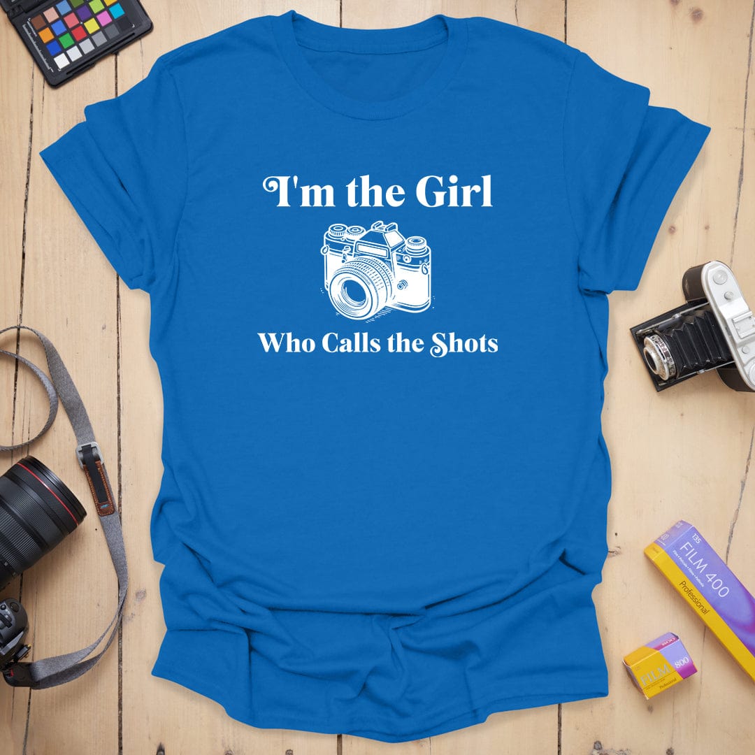 T-Shirt With Photographer Girl Who Calls the Shots Design