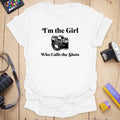 T-Shirt With Photographer Girl Who Calls the Shots Design