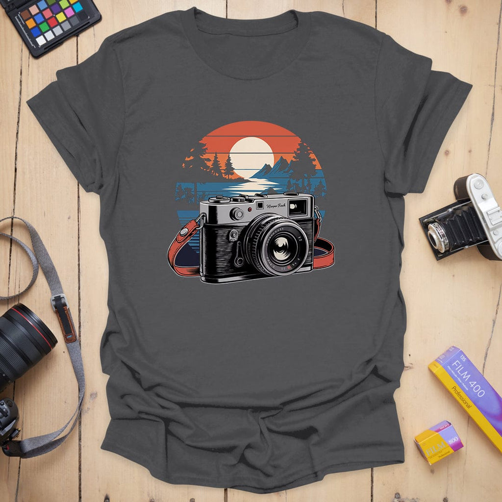 T-Shirt With Vintage Sunset Mountain Camera Graphic