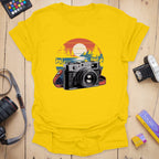 T-Shirt With Vintage Sunset Mountain Camera Graphic