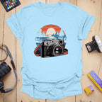 T-Shirt With Vintage Sunset Mountain Camera Graphic