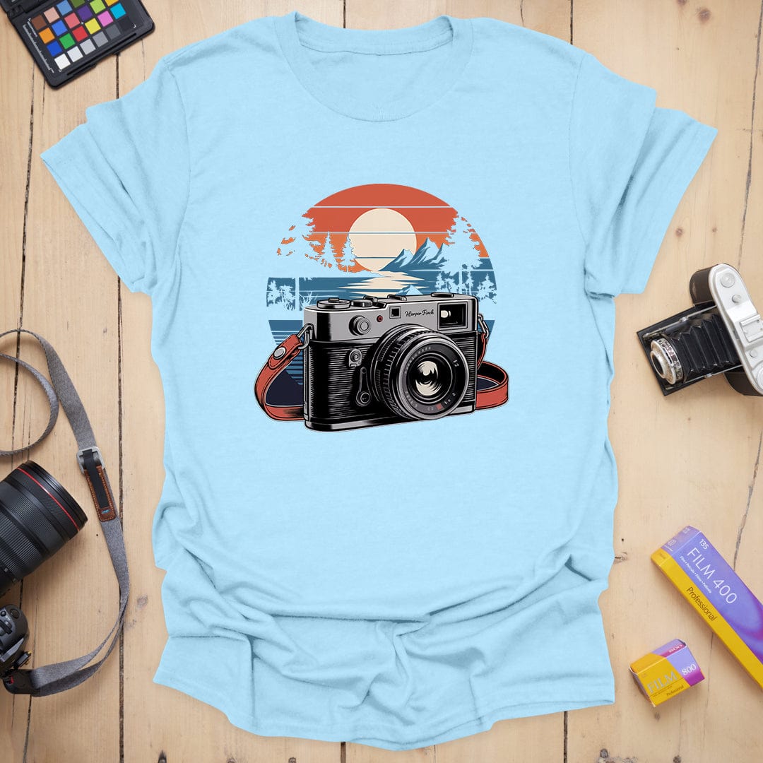 T-Shirt With Vintage Sunset Mountain Camera Graphic