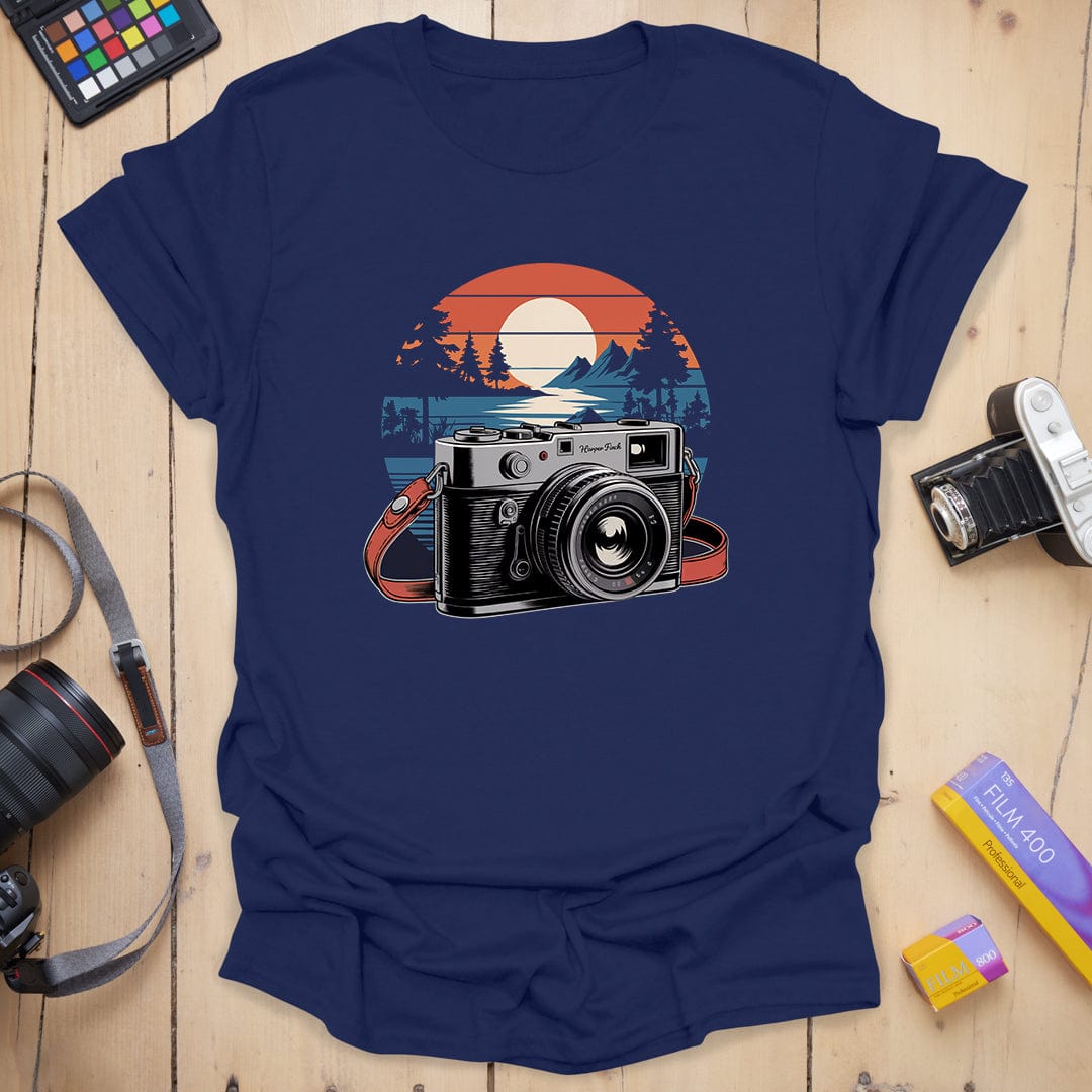 T-Shirt With Vintage Sunset Mountain Camera Graphic