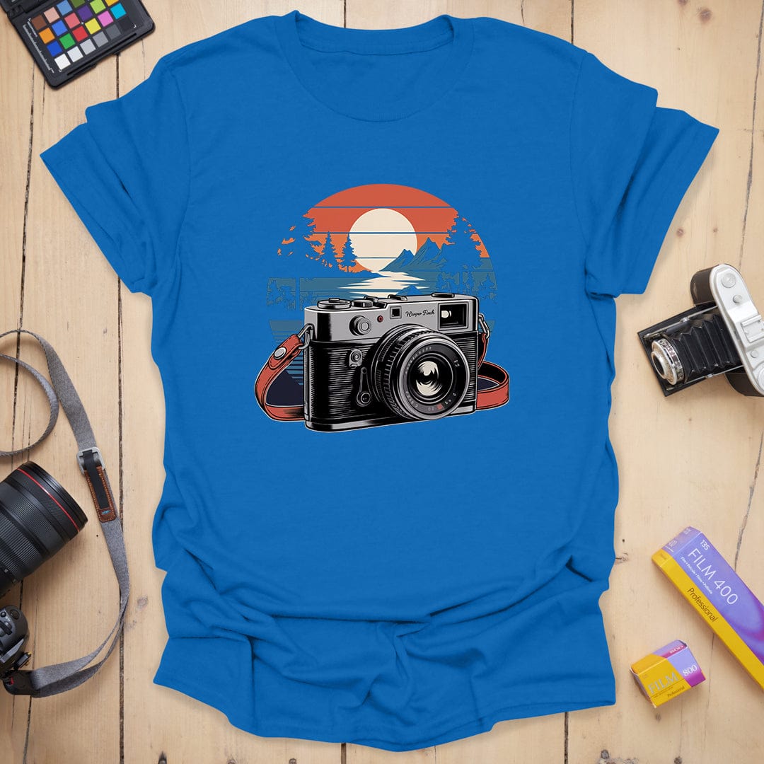 T-Shirt With Vintage Sunset Mountain Camera Graphic