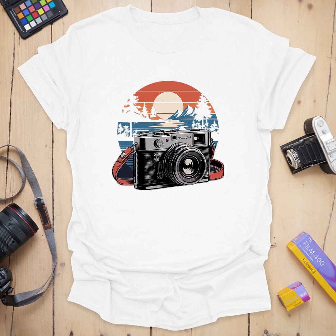 T-Shirt With Vintage Sunset Mountain Camera Graphic