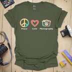 T-Shirt Peace And Love Photographer Design