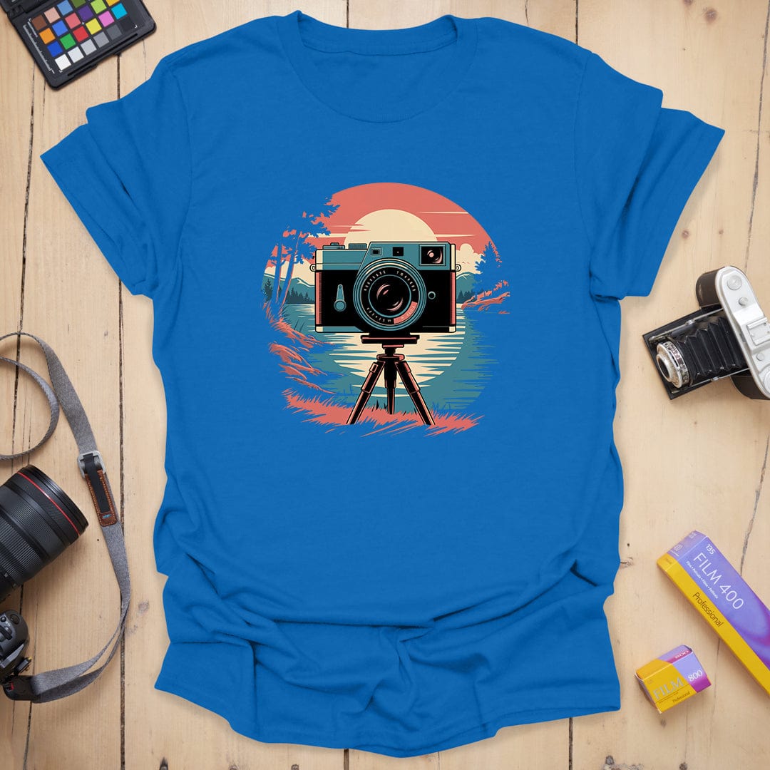 T-Shirt With Vintage Camera Sunset Landscape Graphic