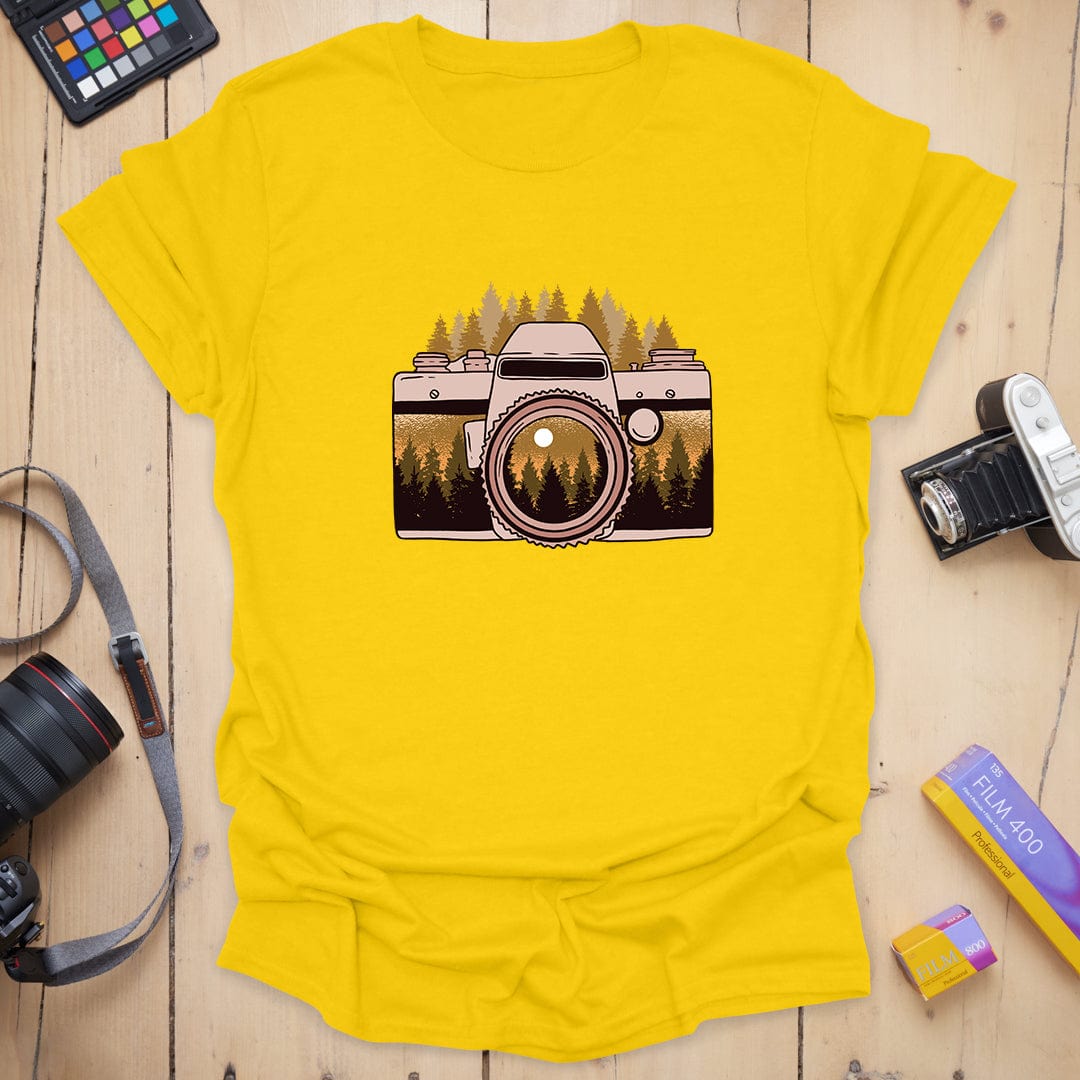 T-Shirt With Vintage Camera And Mountain Adventure Design