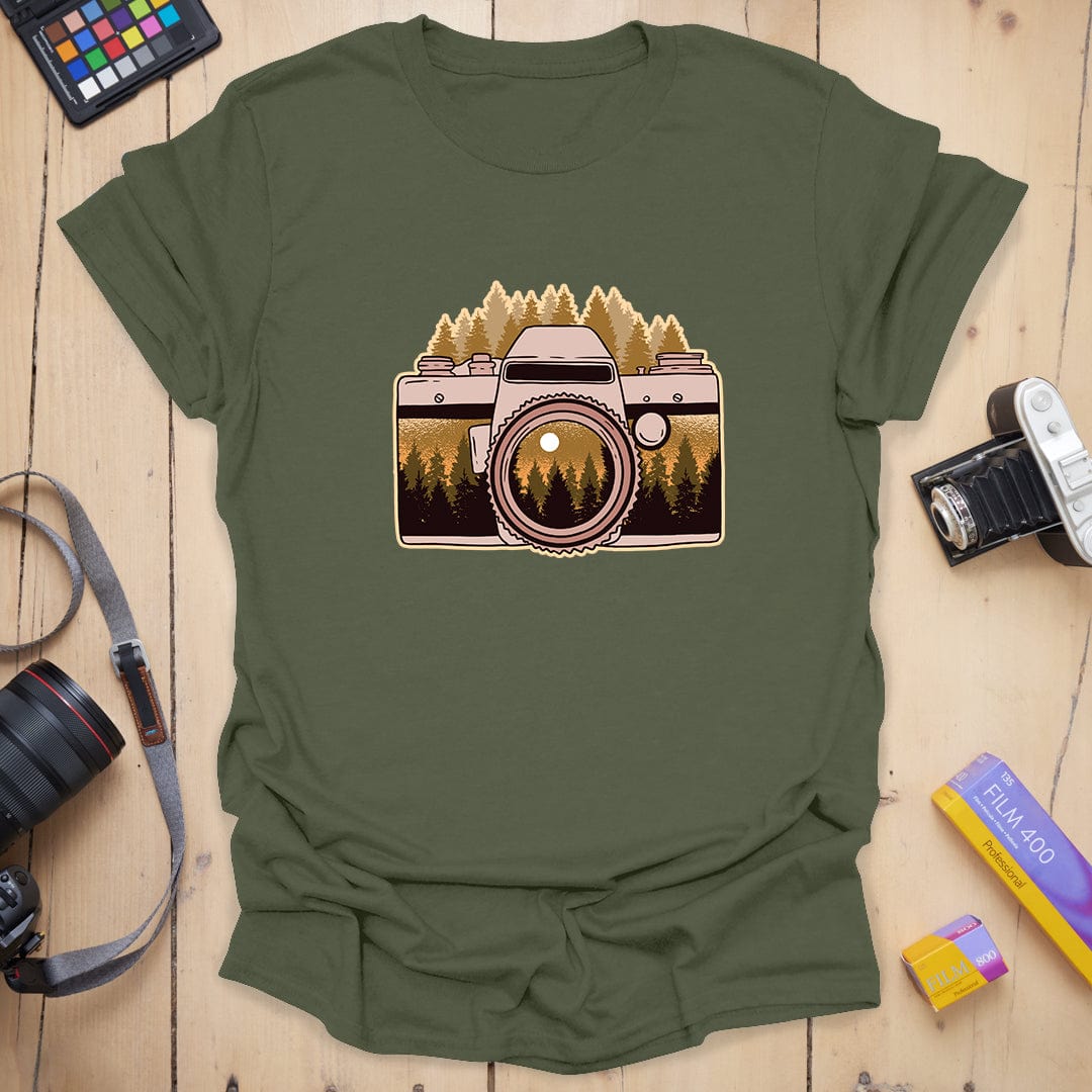 T-Shirt With Vintage Camera And Mountain Adventure Design