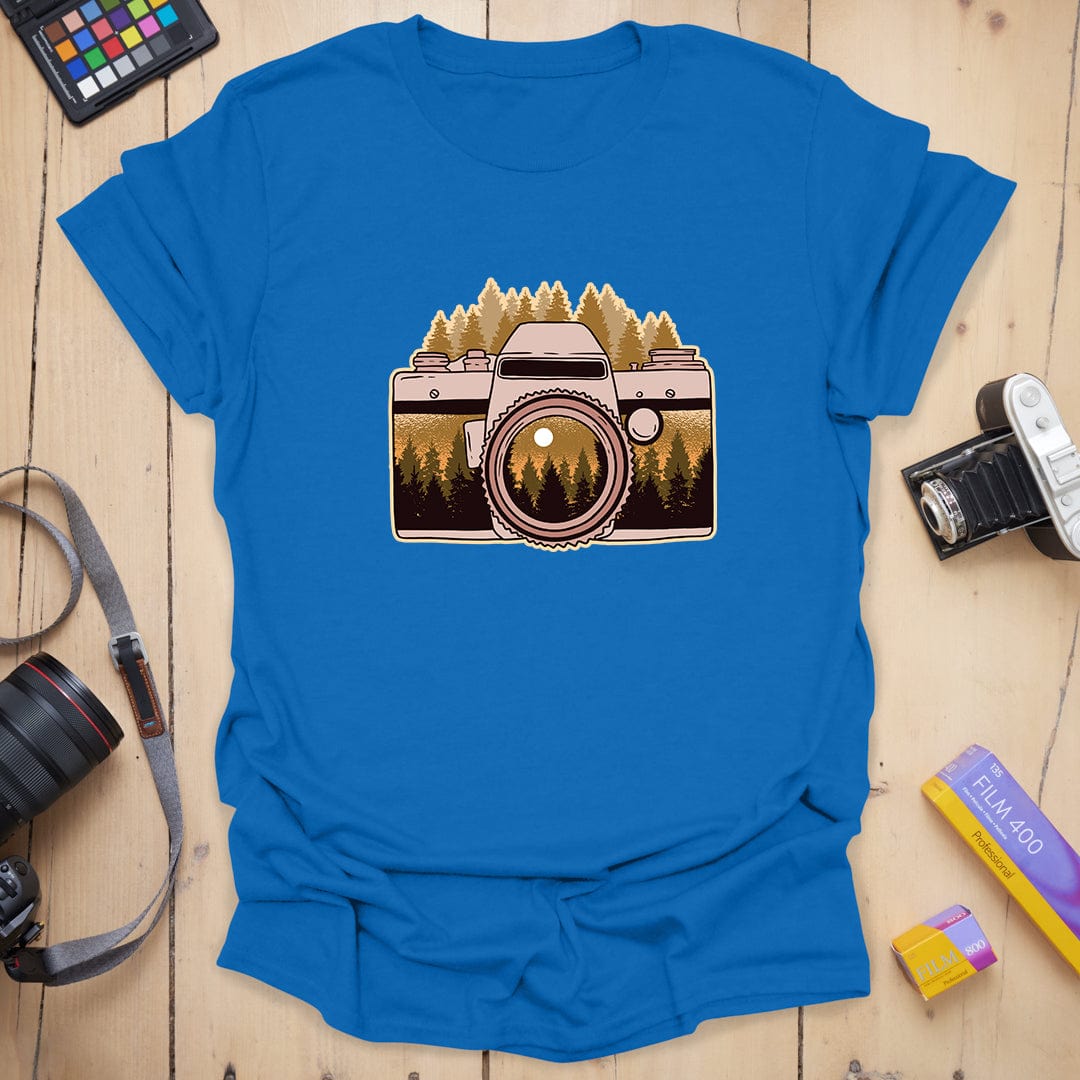 T-Shirt With Vintage Camera And Mountain Adventure Design