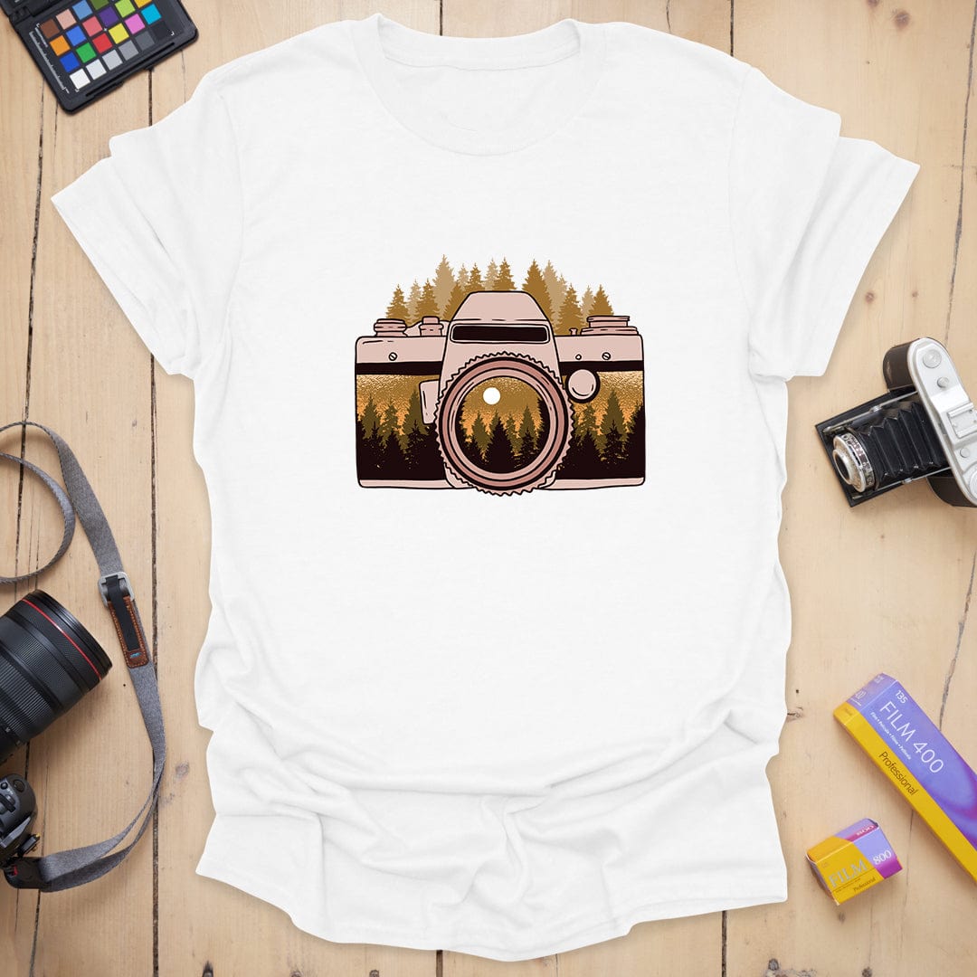 T-Shirt With Vintage Camera And Mountain Adventure Design