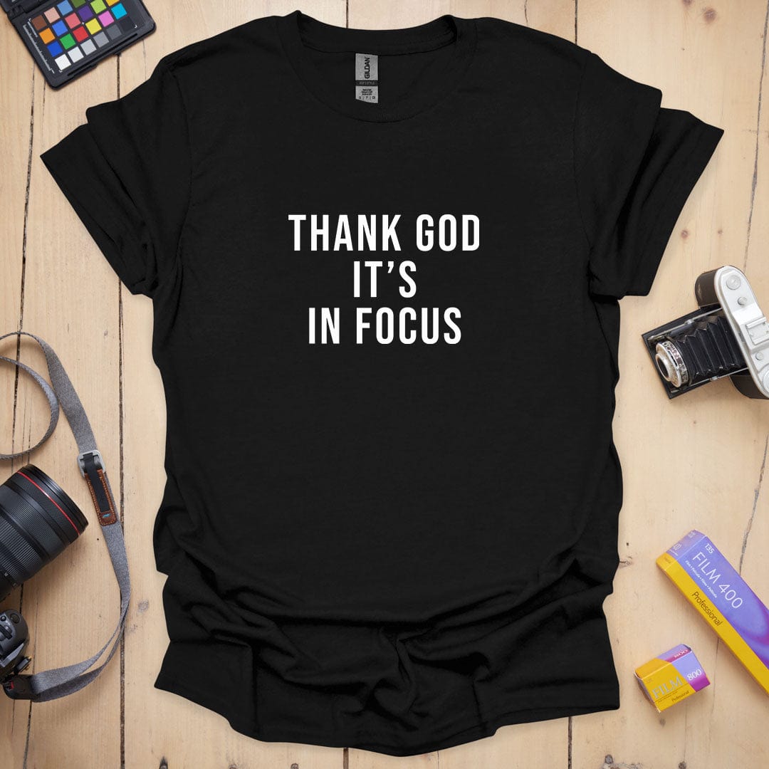 T-Shirt With Thank God It's In Focus Photographer Humor