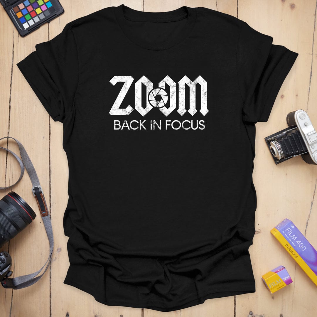 T-Shirt With Zoom Back in Focus Graphic