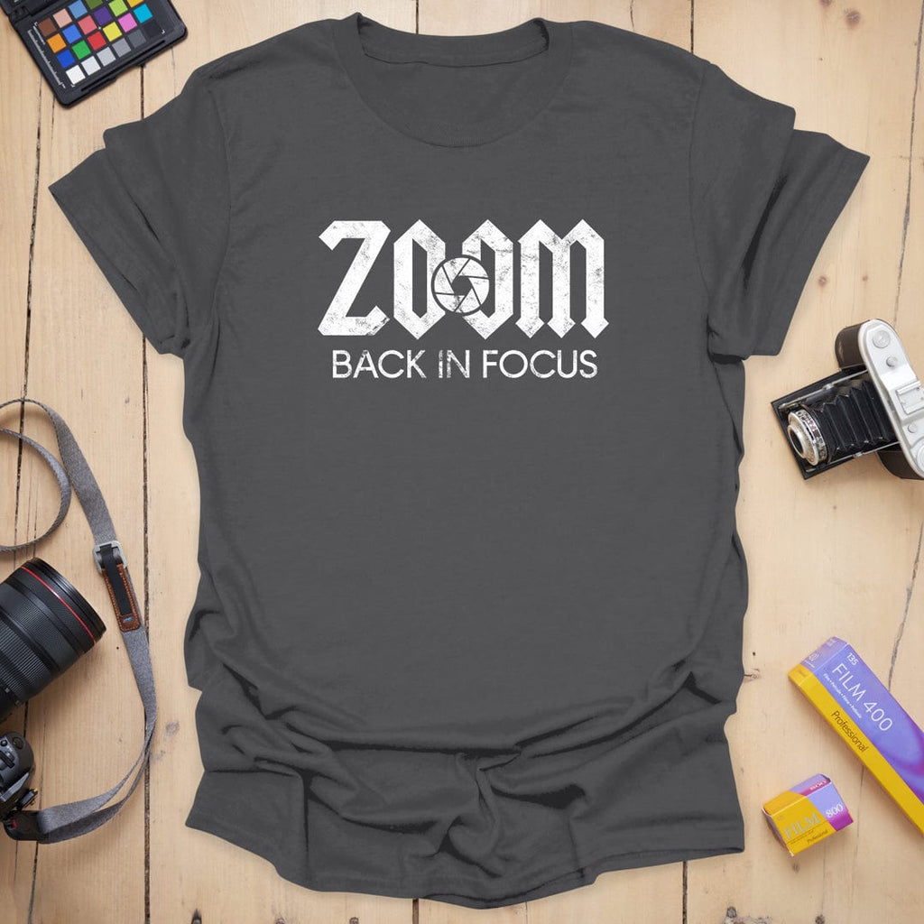 T-Shirt With Zoom Back in Focus Graphic