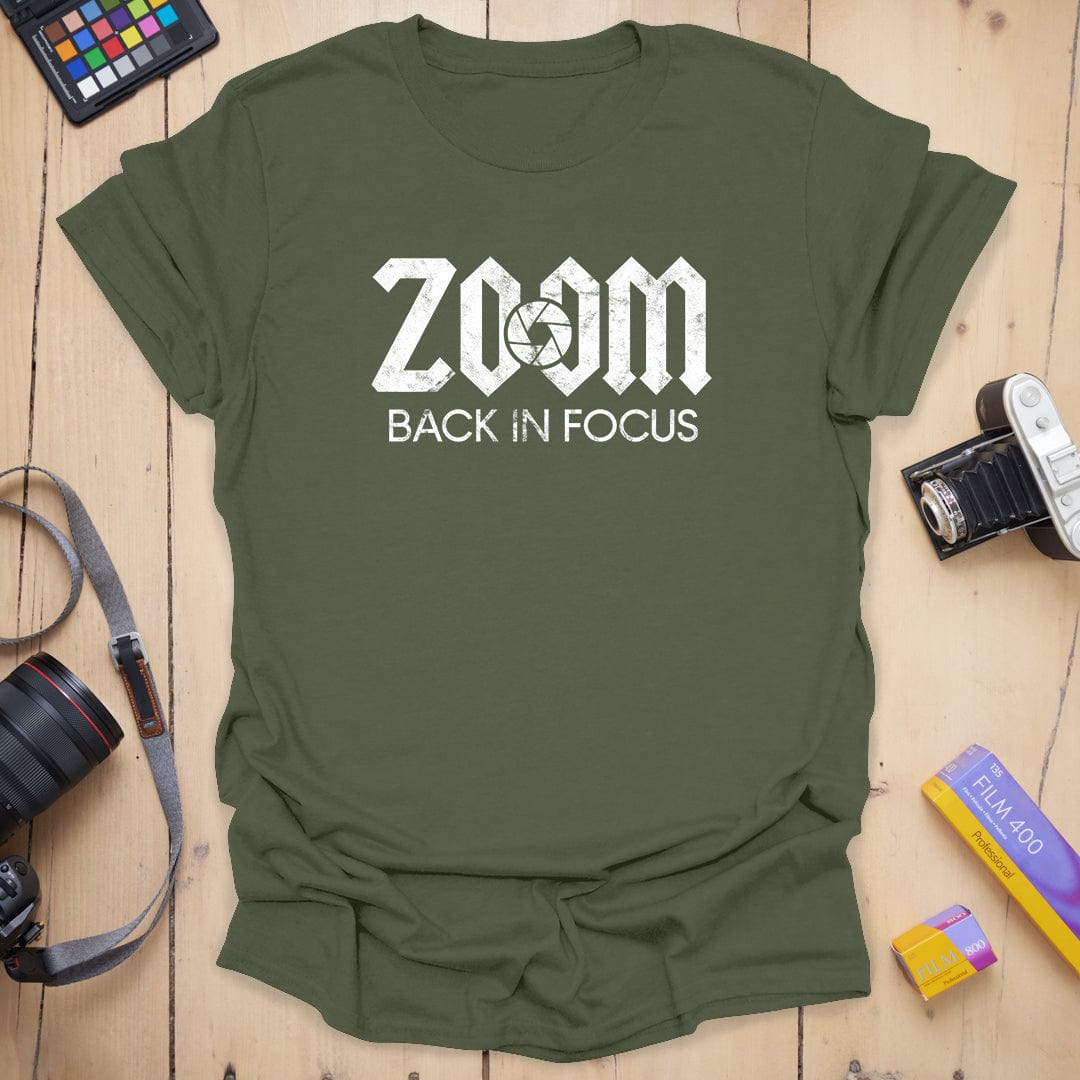 T-Shirt With Zoom Back in Focus Graphic