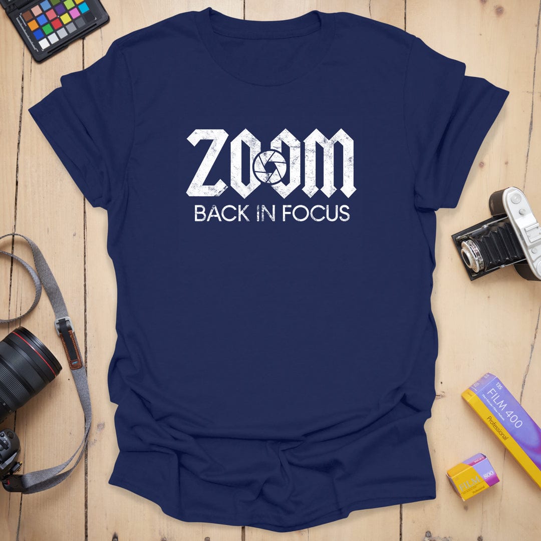 T-Shirt With Zoom Back in Focus Graphic