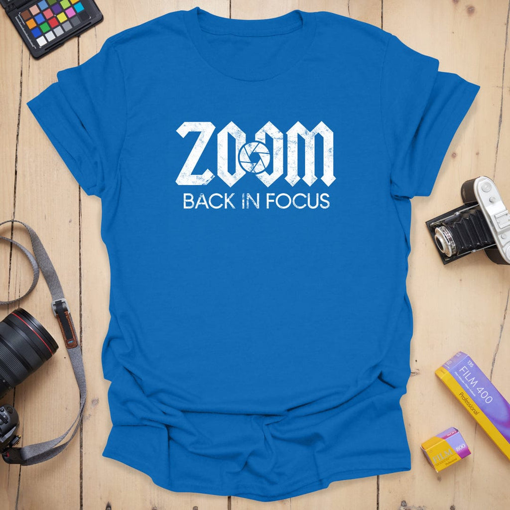 T-Shirt With Zoom Back in Focus Graphic