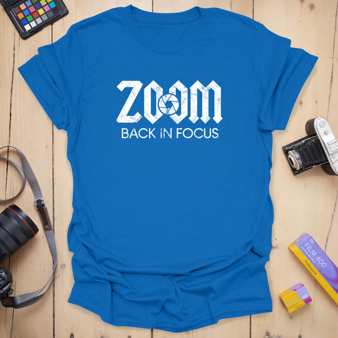 T-Shirt With Zoom Back in Focus Graphic