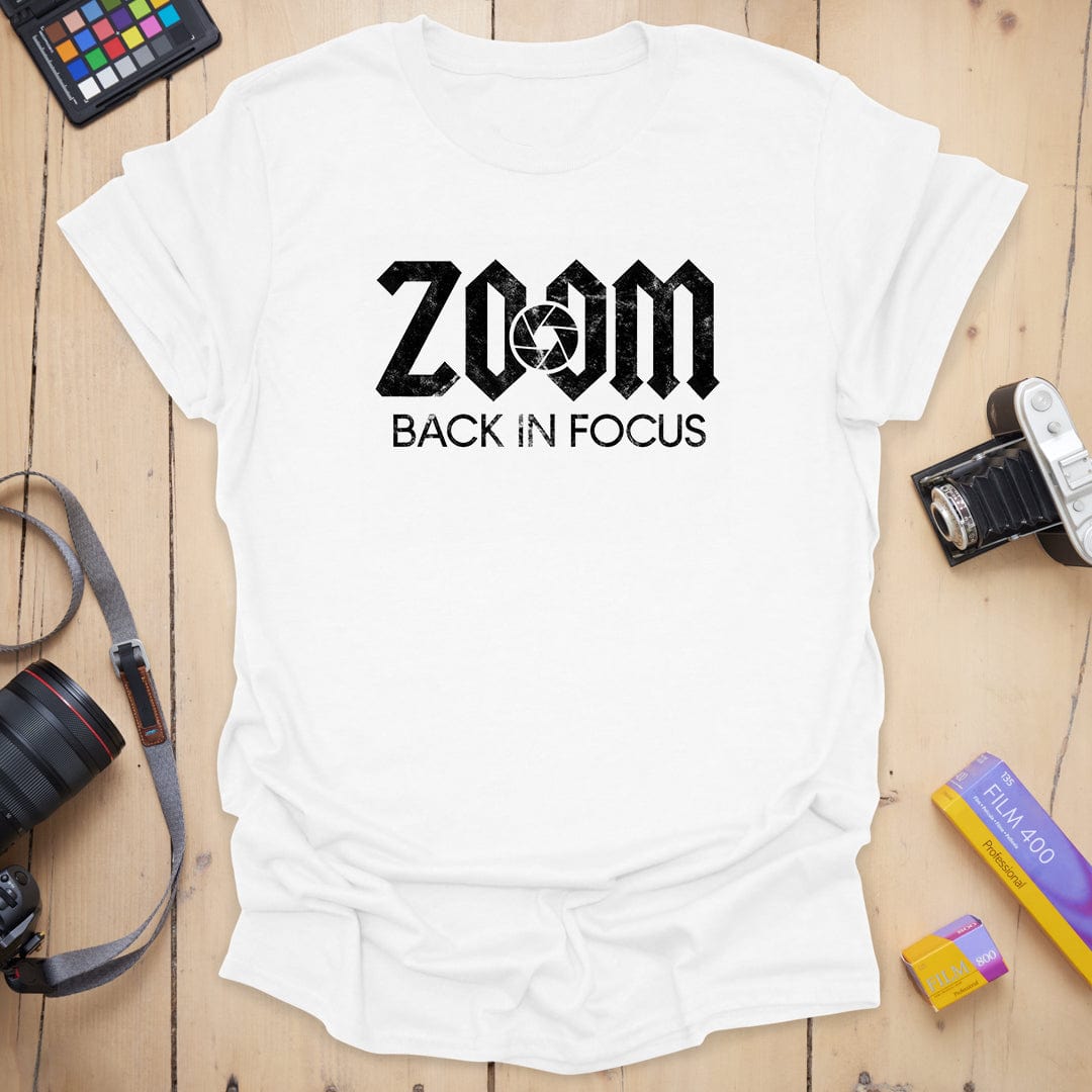 T-Shirt With Zoom Back in Focus Graphic